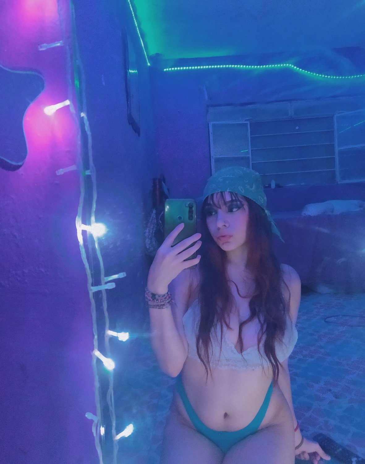 Hot friend #BqaeeGo3